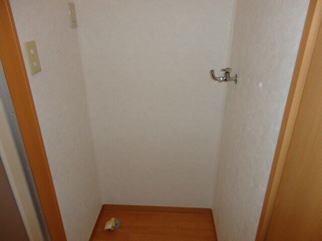 物件内観写真6　(洗濯機置場)