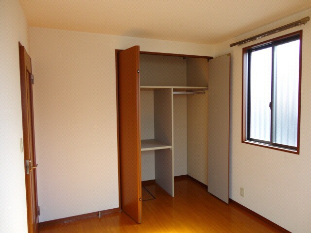 物件内観写真13　(北洋室収納)