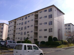 膳所ハイツ6号棟外観写真