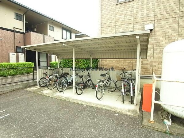 駐輪場(C棟)