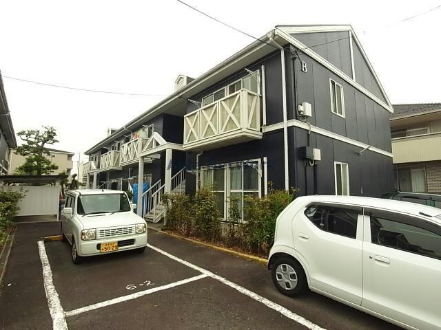 グランデール八坂の物件外観写真