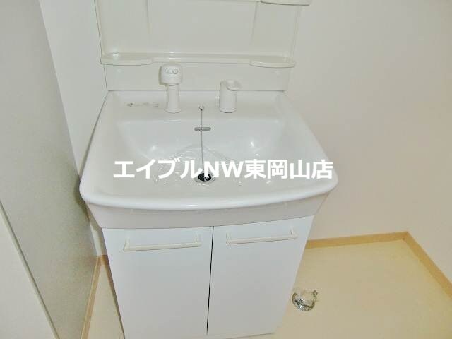 物件内観写真9　(独立洗面台)