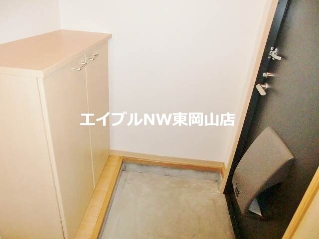 物件内観写真13　(玄関スペース)