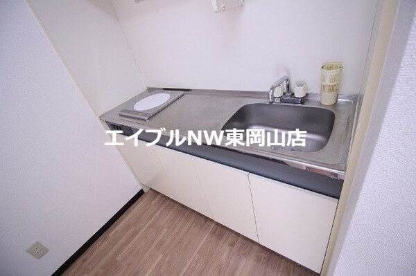 キッチン(同物件別部屋の写真です)