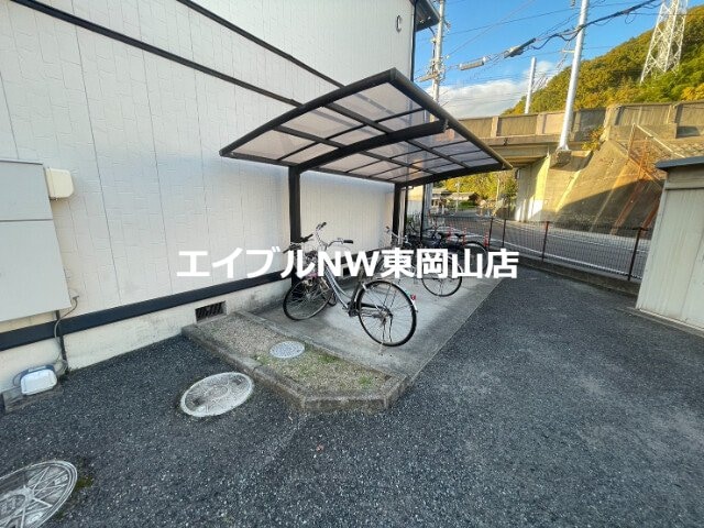 物件外観写真4　(駐輪場)