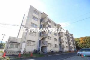 ビレッジハウス万富１号棟外観写真
