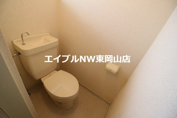 トイレ(同物件別部屋の写真です)