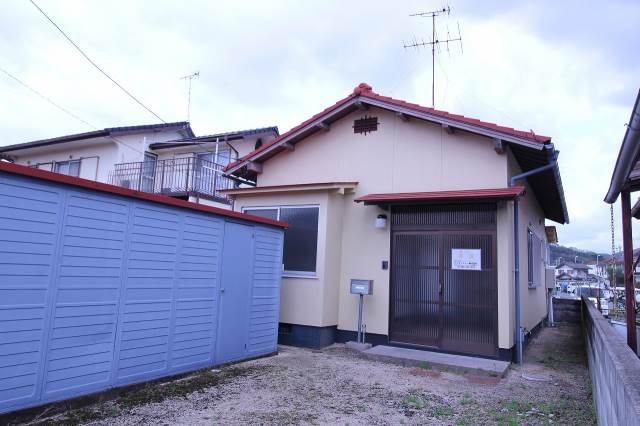 ガレージ倉庫付戸建て借家