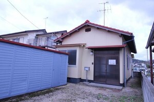 ガレージ倉庫付戸建て借家外観写真