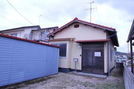 ガレージ倉庫付戸建て借家外観写真