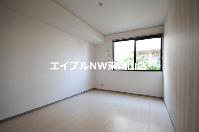 物件内観写真13　(寝室)