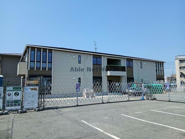 建築中
