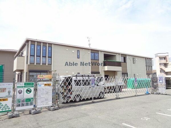 建築中