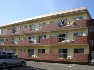 カネトミマンション外観写真