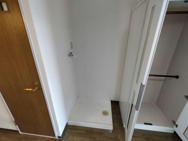 物件内観写真12　(洗濯機置き場)