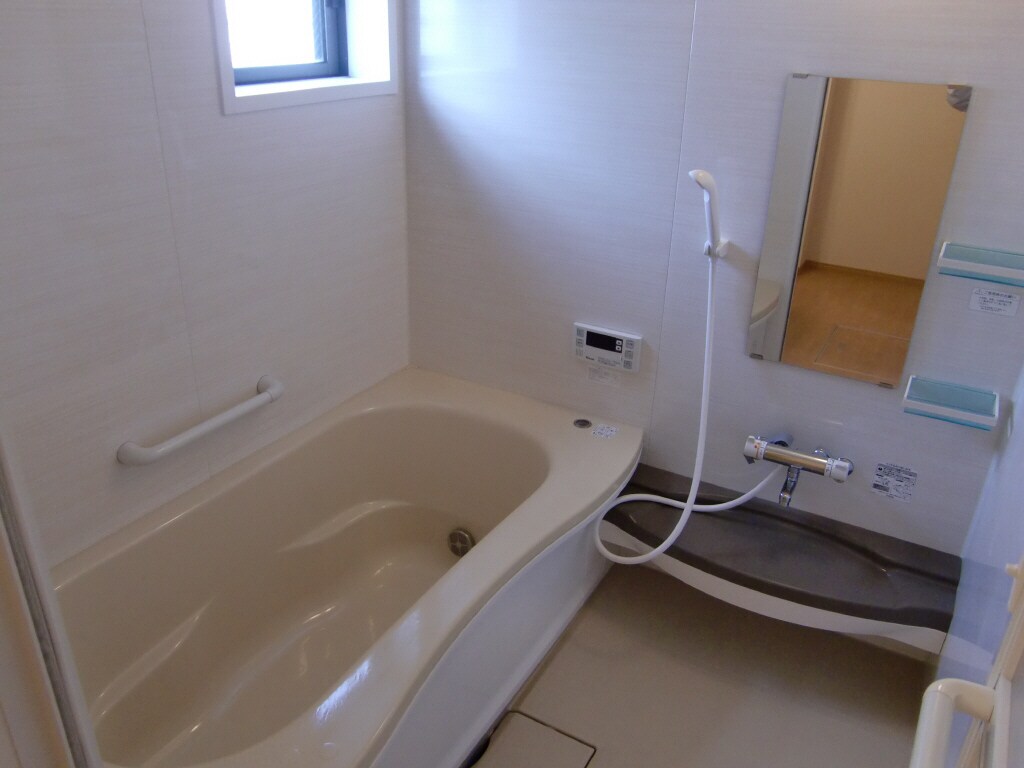 物件内観写真14　(バスルーム)