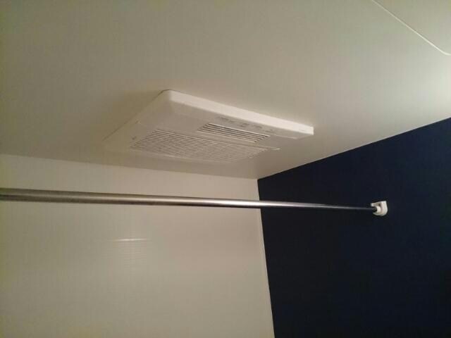 物件内観写真8　(浴室乾燥機)