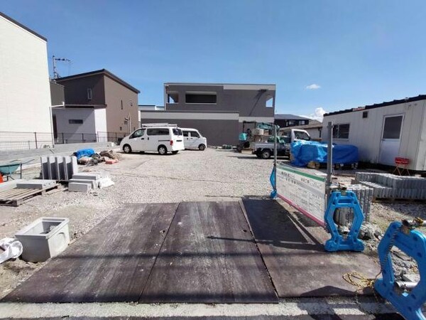 建築中