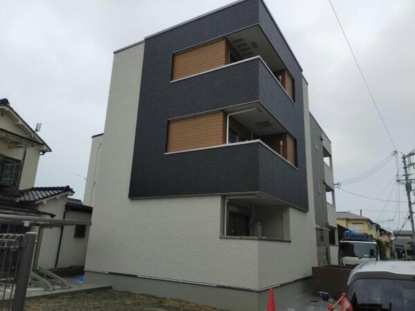 建築中