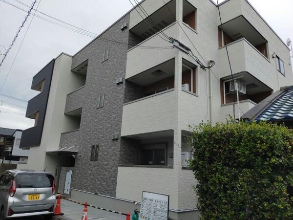 建築中