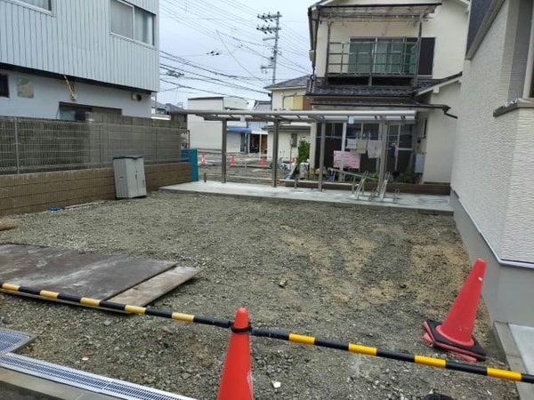 建築中