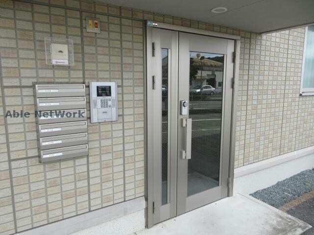 物件外観写真2　(オートロック付)