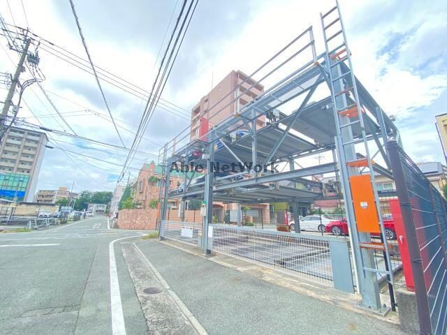 物件外観写真2　(敷地外　機械式)