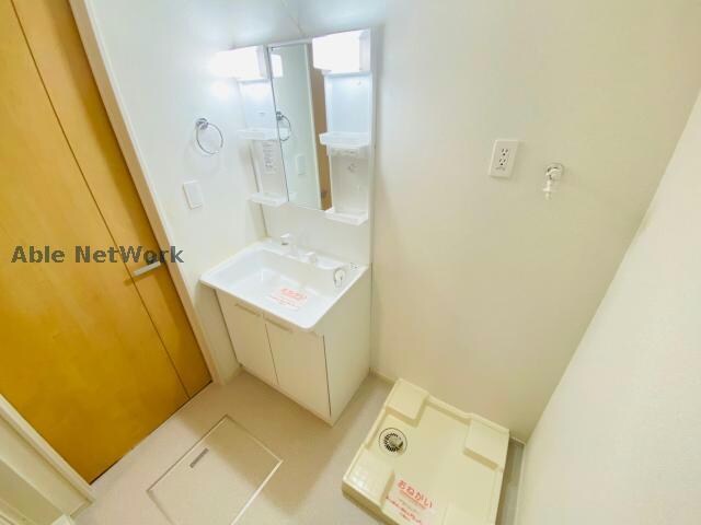 物件内観写真8　(同型別号室写真)