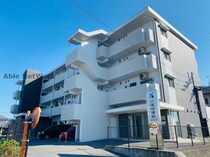 熊本都市バス（熊本市） 小峯営業所 4階建 築8年の外観写真