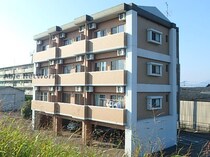 緑川マンションの外観写真