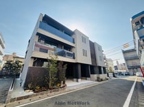 熊本市電Ａ系統<熊本市交通局> 健軍交番前駅 3階建 1年未満の外観写真