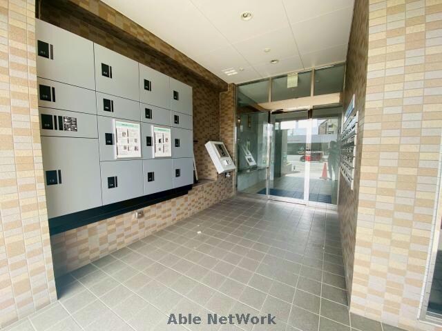 物件外観写真2　(宅配ボックス・集合ポスト)