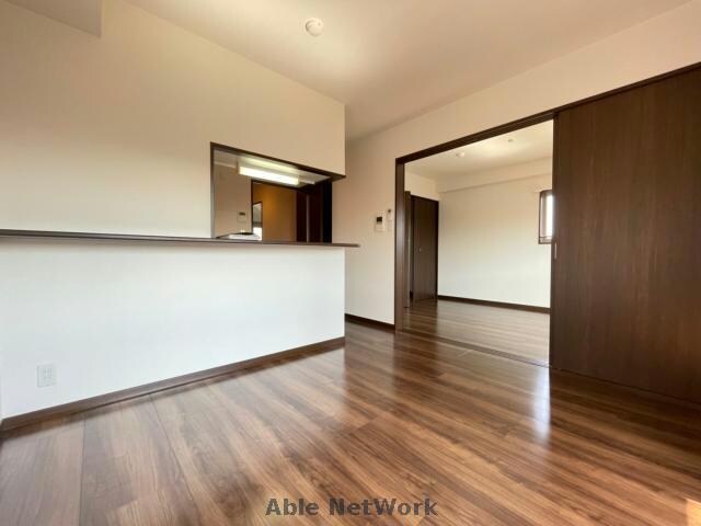 物件内観写真4　(別号室写真)