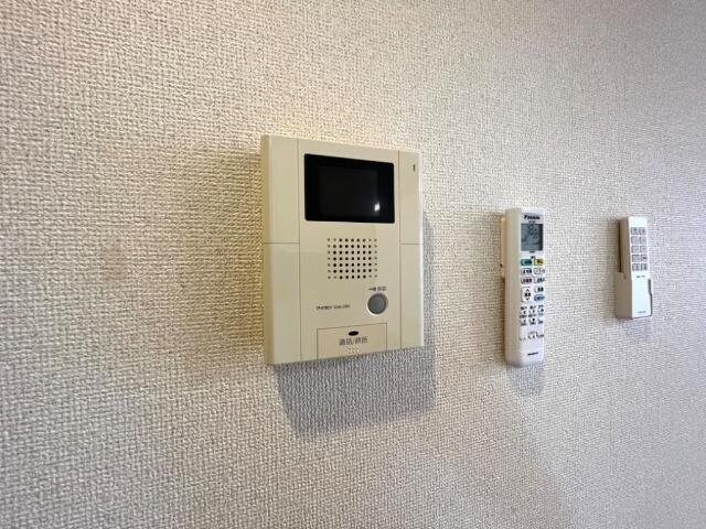 物件内観写真14　(カメラ付インターホン)