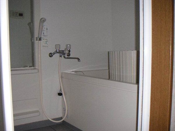 バス／シャワールーム等(同じ物件の類似部屋の画像です。現況を優先とします。)