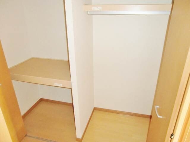 物件内観写真13　(クローゼットタイプの収納スペース)