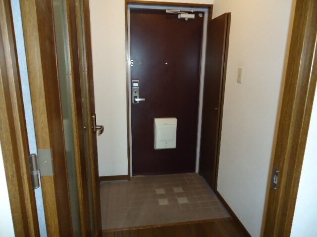 物件内観写真13　(玄関)