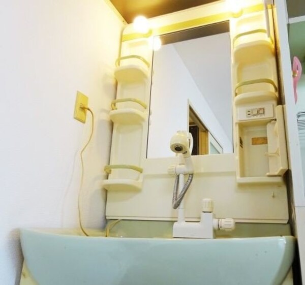 洗面所(同物件別部屋の写真です)