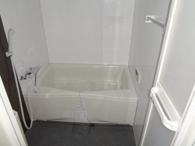 物件内観写真9　(シャワー付きお風呂)