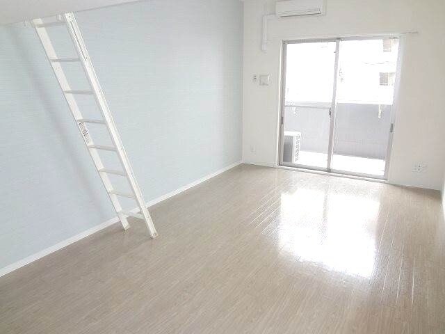 物件内観写真7　(南向き日当たり良好)