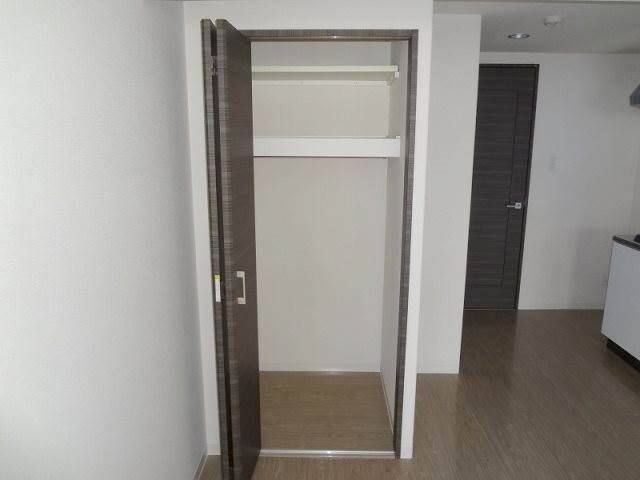 物件内観写真14　(洋室　収納)