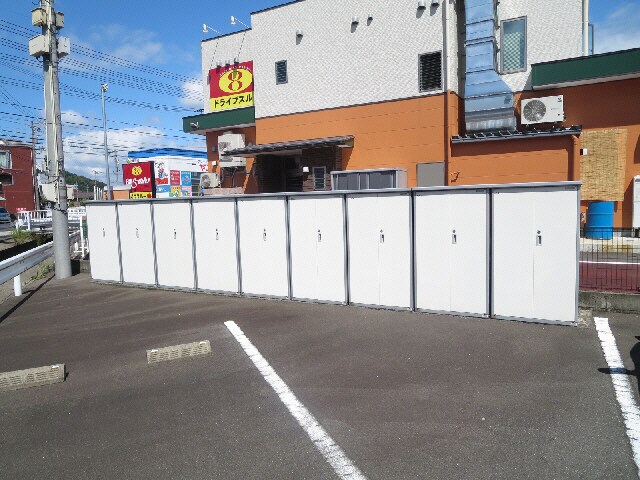 物件外観写真3　(各戸専用外物置)