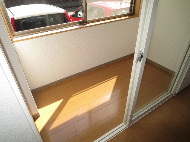 物件内観写真14　(ｻﾝﾙｰﾑ)