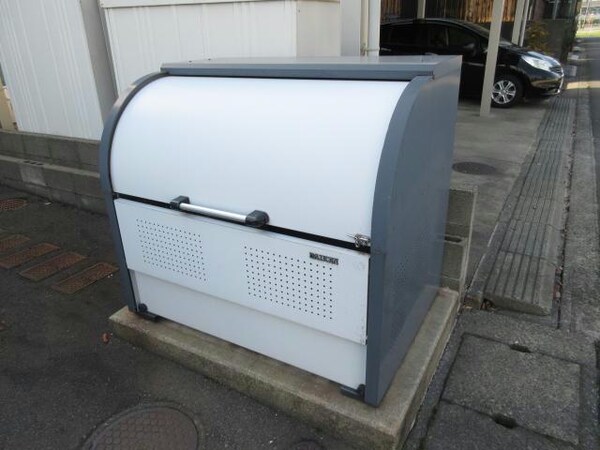 建物設備(敷地内ゴミ庫)