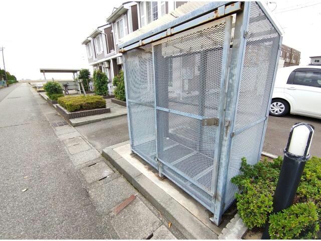 物件外観写真4　(ゴミ庫)