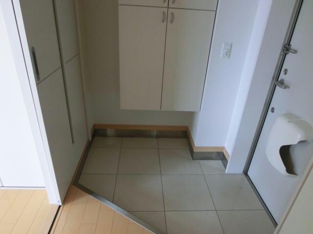 物件内観写真7　(玄関)