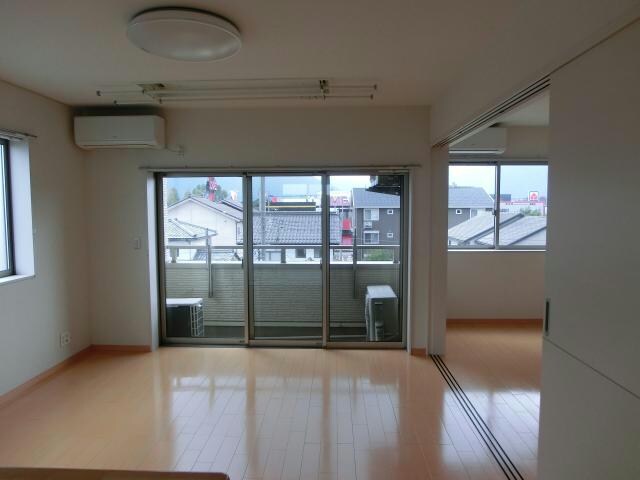 物件内観写真9　(リビング)