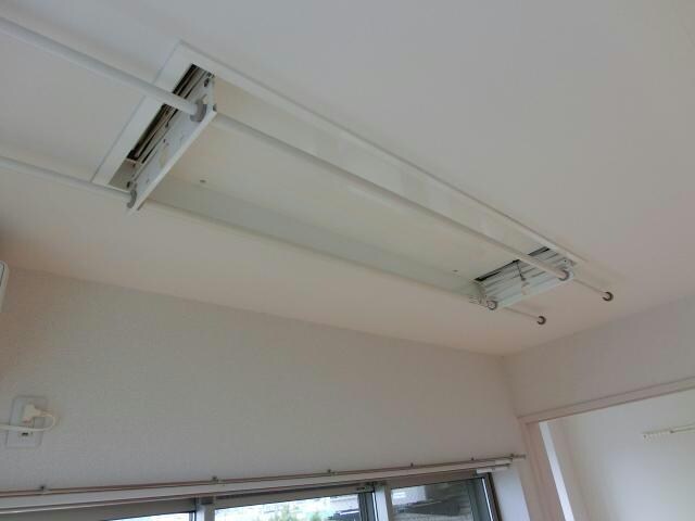 物件内観写真17　(室内物干し機)