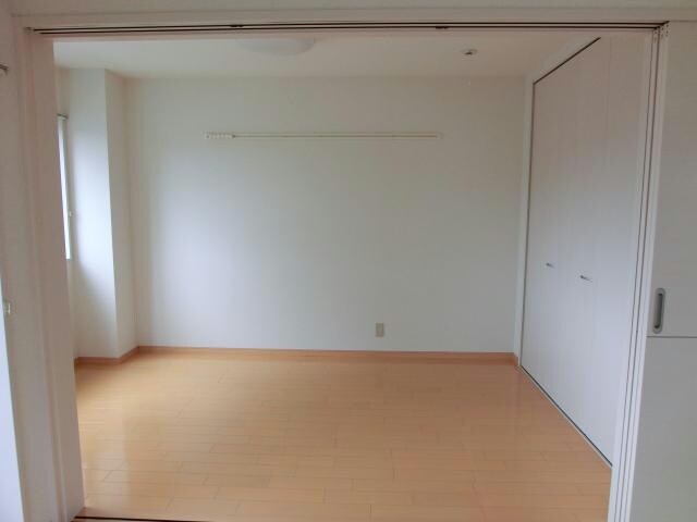 物件内観写真24　(洋室２)