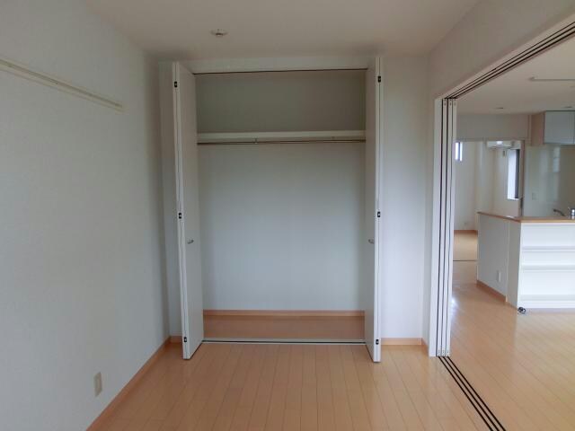 物件内観写真25　(洋室２クローゼット)